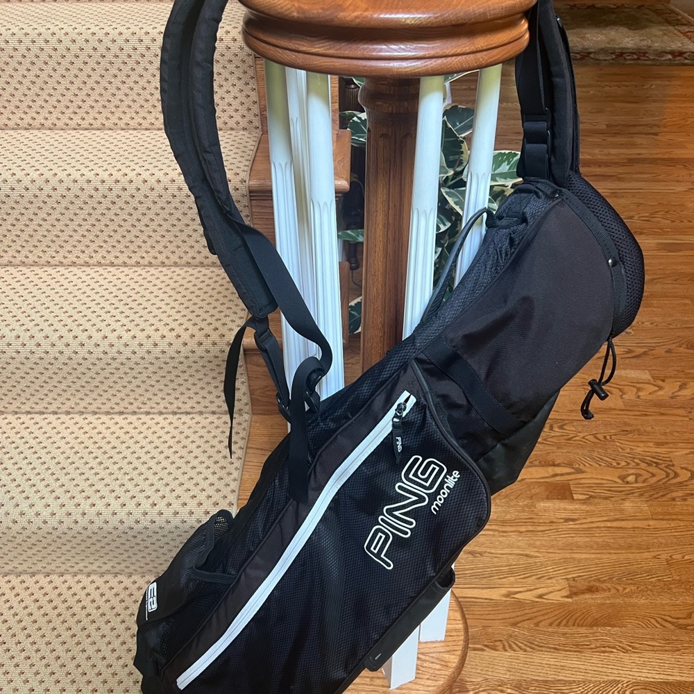 PING Moonlite Black Sunday Golf Bag with Dual Straps